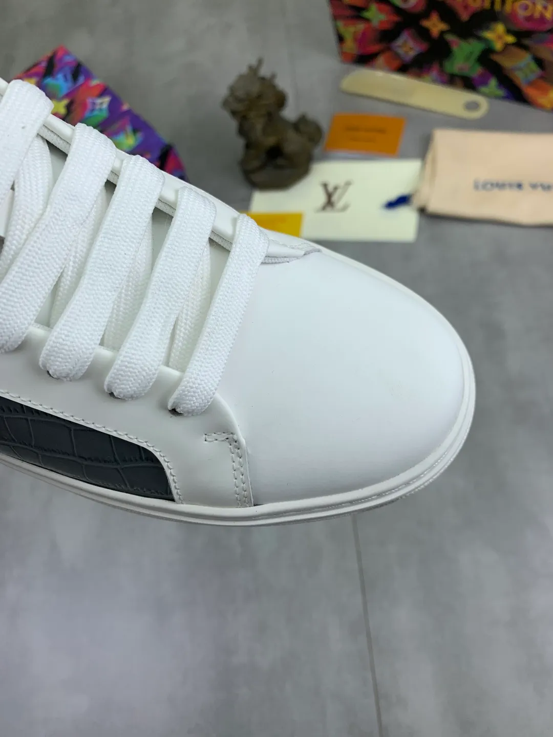 Men's men's shoes P520💰【New style】🆘High quality cowhide【Louis Vuitton】LV official website's latest model🎁casual and fashionable men's shoes👟hot style💥simple and elegant style, exclusive for trendy men. Unique official website's latest brand elements👑original decoration, fashionable and generous, the fabric is made of original denim➕comfortable and breathable mesh lining➕cow leather feet ✅The official website specifies wear-resistant casual outsole, the classic model is taken in real life🎬Color: 5⃣️colors available😍Number of codes: 38-44 Full set of packaging
